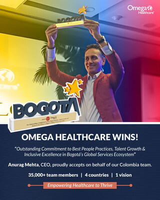 Anurag Mehta, director ejecutivo y cofundador de Omega Healthcare, aceptó con orgullo un premio por 