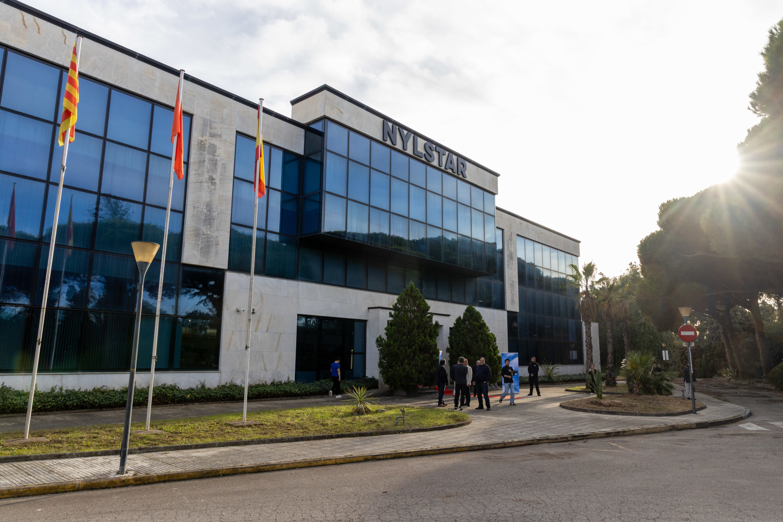 Unable to view the image, Please provide a valid URL.