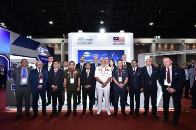 Senior officials from the Ministry of Defence Malaysia and the Malaysian Armed Forces, together with the DSA leadership team, witnessed the participation contract signings by exhibitors for DSA & NATSEC Asia 2026.