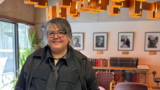 La docteure Sylvie B&#233;rard, professeure agr&#233;g&#233;e et coordonnatrice des &#233;tudes fran&#231;aises &#224; l&#8217;Universit&#233; Trent, est laur&#233;ate du Prix litt&#233;raire du Gouverneur g&#233;n&#233;ral en traduction (de l&#8217;anglais vers le fran&#231;ais). Photo : Universit&#233; Trent. (Groupe CNW/Trent University)