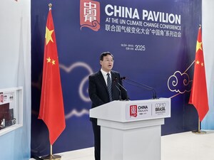 Le président de Linglong Tire, Wang Feng, a prononcé un discours lors de la COP30