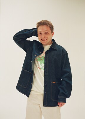 Jake Shane and TheraBreath™ Invite Fans to Freshen Up with a Session of Breathapy (Photo credit Davis Bates) Jake Shane and TheraBreath™ Invite Fans to Freshen Up with a Session of Breathapy (Photo credit Davis Bates)