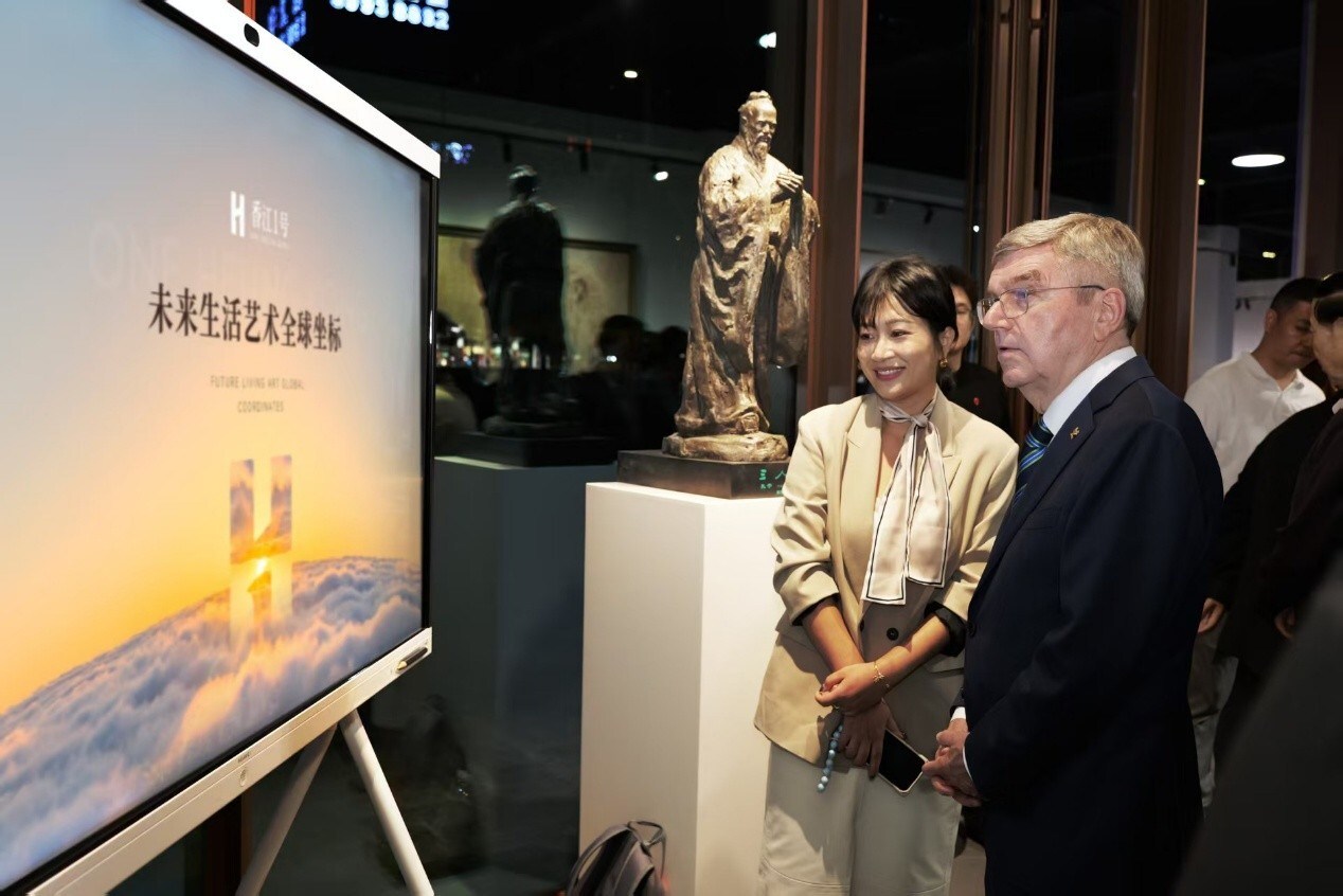 Bach visita Guangzhou y elogia a Heung Kong: ¡Verdaderamente magnífico!