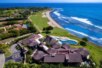 Exclusive oceanfront estates for rent in Punta Mita, Mexico, offering privacy and personalized service.