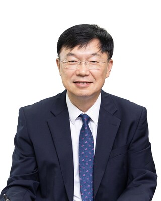 Ahn Hyung Jun (Minister of Data and Statistics)