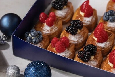 Paris Baguette Unwraps Joy with Its Holiday Cake Collection and Signature Catering Offerings to Elevate All Holiday Gatherings Paris Baguette Unwraps Joy with Its Holiday Cake Collection and Signature Catering Offerings to Elevate All Holiday Gatherings