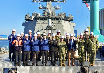 HD Hyundai Chairman Chung Kisun and Admiral Daryl Caudle, U.S. Chief of Naval Operations, board the newly launched ROKS Dasan Jeong Yak-yong, the second Aegis destroyer, at HD Hyundai Heavy Industries’ Ulsan shipyard on Saturday, November 15, 2025. After inspecting the ship’s interior, they pose for a commemorative photo. HD Hyundai Chairman Chung Kisun and Admiral Daryl Caudle, U.S. Chief of Naval Operations, board the newly launched ROKS Dasan Jeong Yak-yong, the second Aegis destroyer, at HD Hyundai Heavy Industries’ Ulsan shipyard on Saturday, November 15, 2025. After inspecting the ship’s interior, they pose for a commemorative photo.