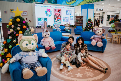 The “Duffy and Friends Christmas House”-themed zone offers a warm holiday setting with plush characters in winter outfits. The “Duffy and Friends Christmas House”-themed zone offers a warm holiday setting with plush characters in winter outfits.