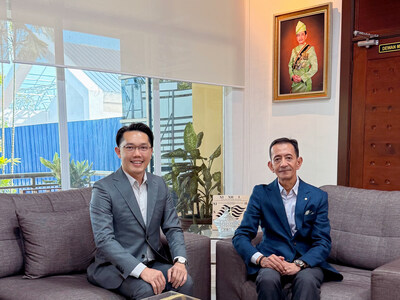 ArmourZero CEO and Co-Founder Tho Kit Hoong together with YTM Colonel(H) Tunku Syed Razman Ibni Tunku Syed Idrus Al Qadri, marking ArmourZero’s new strategic investment. ArmourZero CEO and Co-Founder Tho Kit Hoong together with YTM Colonel(H) Tunku Syed Razman Ibni Tunku Syed Idrus Al Qadri, marking ArmourZero’s new strategic investment.