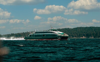 Hullo vessel Spuhels crossing the Salish Sea (CNW Group/Vancouver Island Ferry Company)