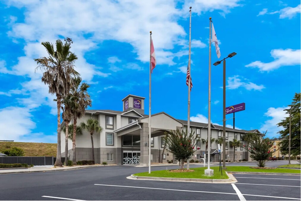 DSH Hotel Advisors Brokers the Sale of 71-Key Sleep Inn & Suites Valdosta, Georgia