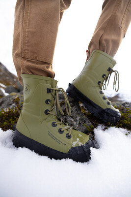 For those who move fast and travel light, meet the VBX LITE. Featuring a lightweight construction, weather protection, and versatile comfort, the VBX LITE is perfect for milder adventures, urban explorations, and backcountry hikes.