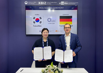 Sun-hwi Lee from FutureMain (left) and Adrian Merkel from Framence GmbH (right)