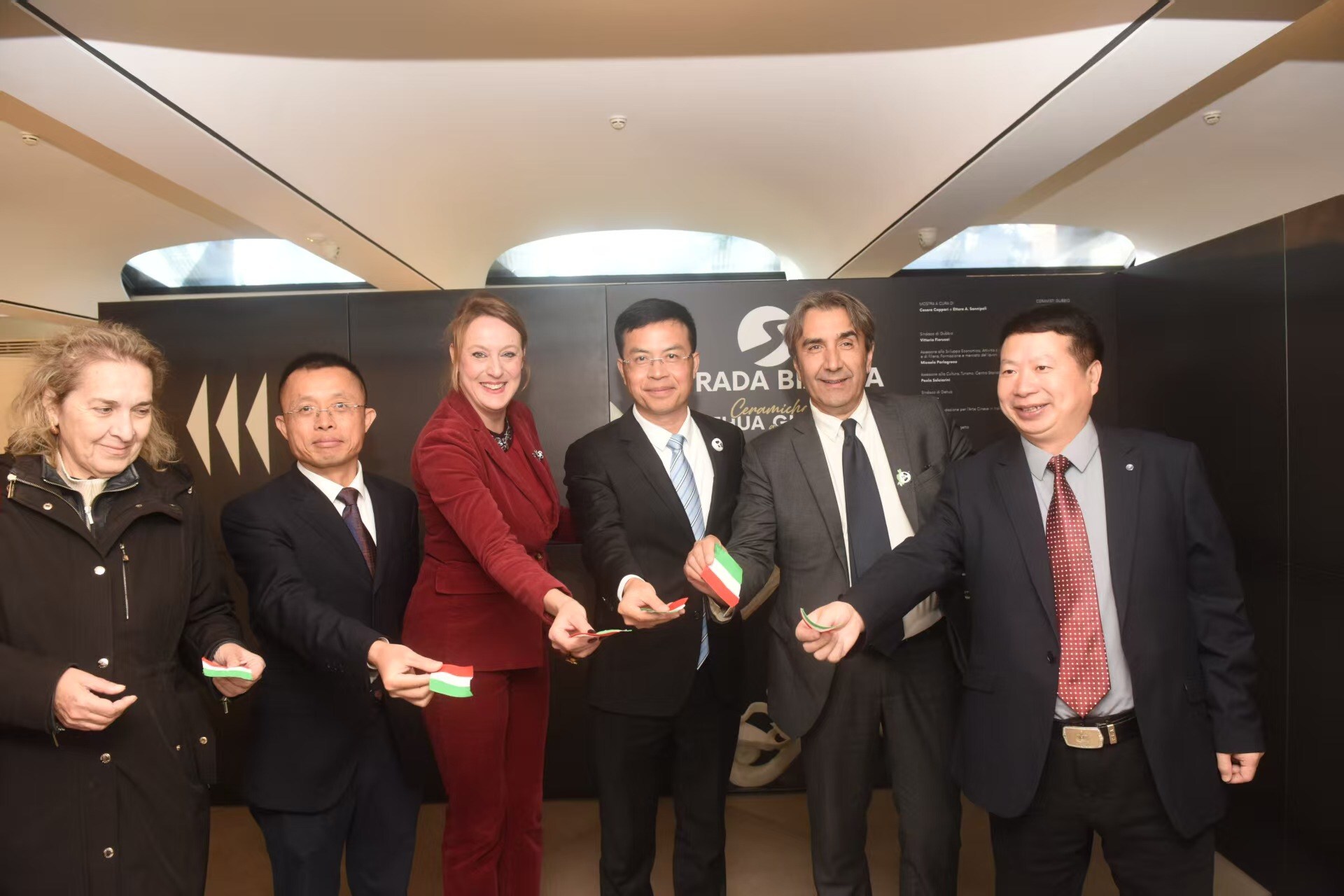 Xinhua Silk Road: Interview: Renewing Silk Road ties as China's Blanc de Chine meets Italy's maiolica