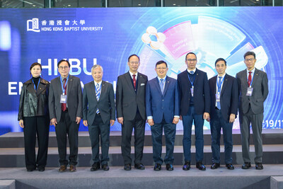 Hong Kong Baptist University today held its flagship event, the “HKBU Engagement Luncheon”. Dr the Hon Kennedy Wong Ying-ho (right 4), Chairman of the Council and the Court, attended the ceremony accompanied by Professor Alexander Wai (left 4), President and Vice-Chancellor; Mr Paul Poon (left 3), Deputy Chairman of the Council and the Court; Mr Kevin Liem (right 3), Treasurer of the Council and the Court; Professor Martin Wong (left 2), Provost; Professor Lyu Aiping (right 2), Vice-President (Research and Development) cum Dean of Graduate School; Dr Albert Chau (right 1), Vice-President (Teaching and Learning); and Ms Christine Chow (left 1), Vice-President (Administration) and Secretary.