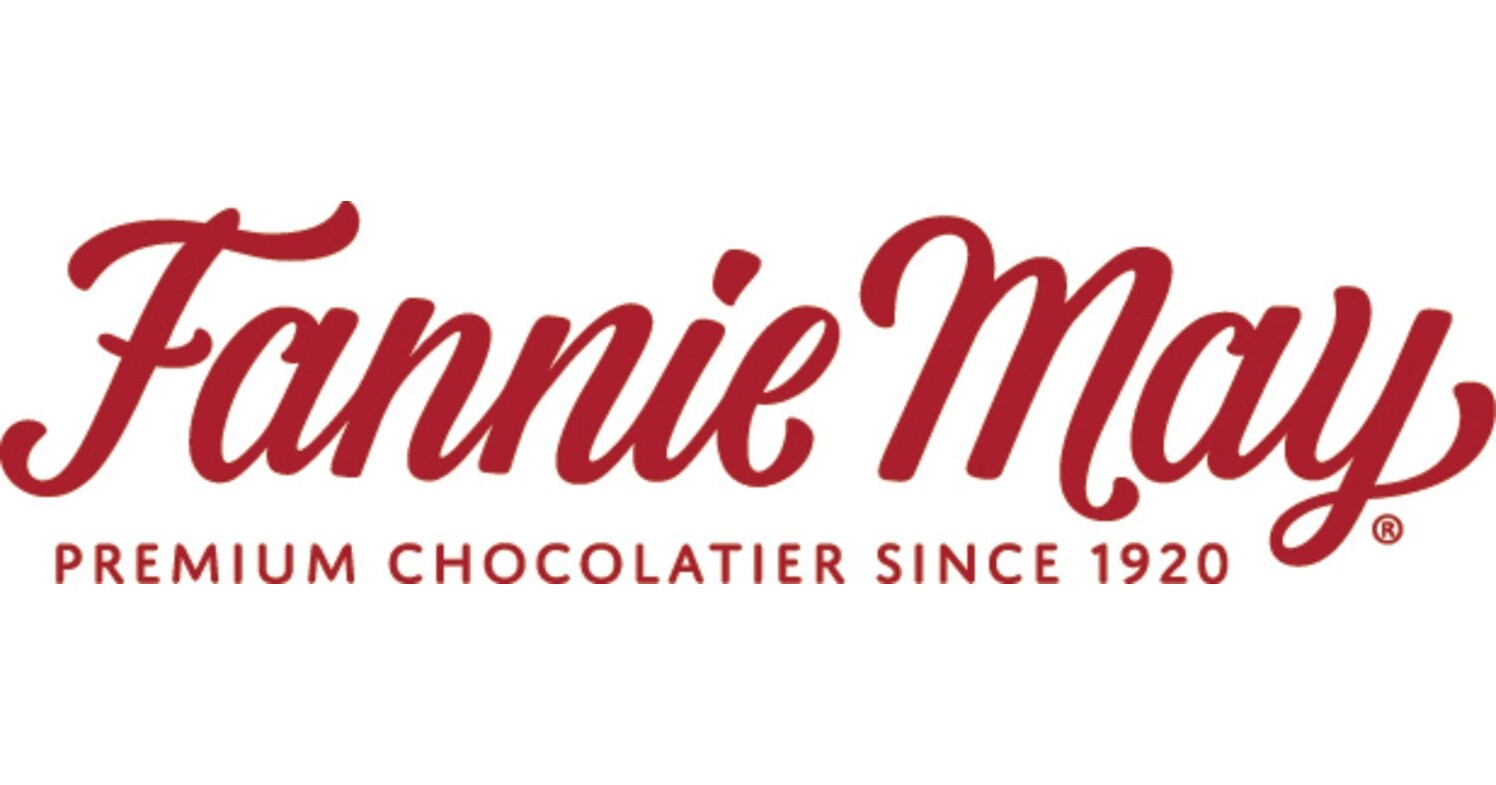 All Aboard! Fannie Mays Jolly Trolley is Rolling Holiday Cheer Through Chicago This December