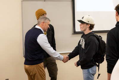 Unable to view the image, Please provide a valid URL.