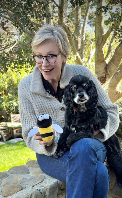 Jane Lynch poses with her dog and the iconic Busy Bee toy from Best in Show. The film, which inspired the creation of the National Dog Show presented by Purina, turns 25 this year. To mark the occasion, Purina is giving fans a chance to win their own Busy Bee toy and the Best in Show digital movie in the MyPurina app. Visit Purina.com/BusyBee for official rules.