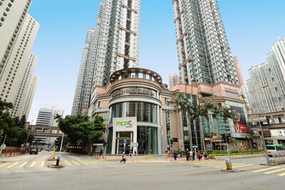 CLPe and Henderson Land enhance collaboration at Metro City Plaza (MCP) in Tseung Kwan O that will integrate Cooling as a Service (CaaS), smart energy solutions, and community education to transform the complex into a sustainable community. CLPe and Henderson Land enhance collaboration at Metro City Plaza (MCP) in Tseung Kwan O that will integrate Cooling as a Service (CaaS), smart energy solutions, and community education to transform the complex into a sustainable community.