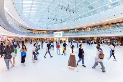 CLPe and Henderson Land enhance collaboration at Metro City Plaza (MCP) in Tseung Kwan O that will integrate Cooling as a Service (CaaS), smart energy solutions, and community education to transform the complex into a sustainable community. CLPe and Henderson Land enhance collaboration at Metro City Plaza (MCP) in Tseung Kwan O that will integrate Cooling as a Service (CaaS), smart energy solutions, and community education to transform the complex into a sustainable community.