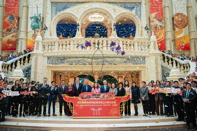 現場過百名美高梅團隊成員共同見證這一喜悅時刻，氣氛熱烈溫馨