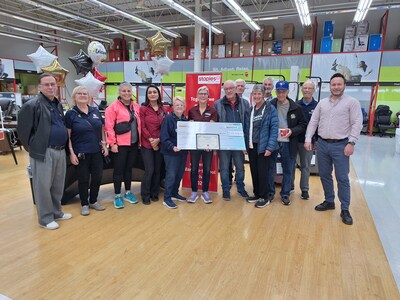 La collecte annuelle de fournitures scolaires 2025 de Staples/Bureau en Gros dépasse l'objectif de 1 million de dollars et couronne un 20ᵉ anniversaire mémorable