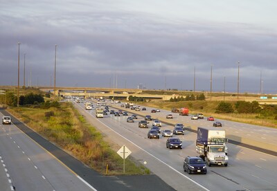Traffic moving steadily on Highway 407 ETR. (CNW Group/407 ETR Concession Company Limited)