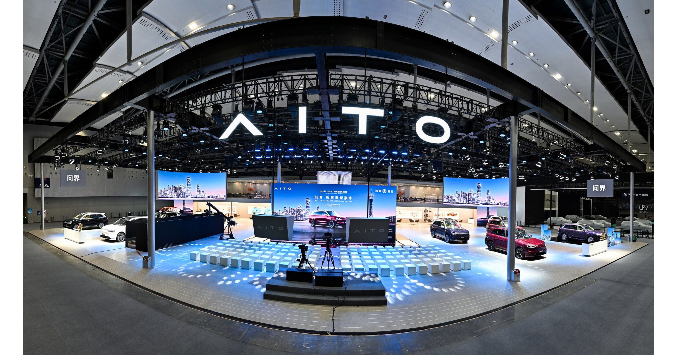 SERES prezentuje wiodące w branży innowacje na targach motoryzacyjnych Guangzhou Auto Show, nadając tempo przyszłości