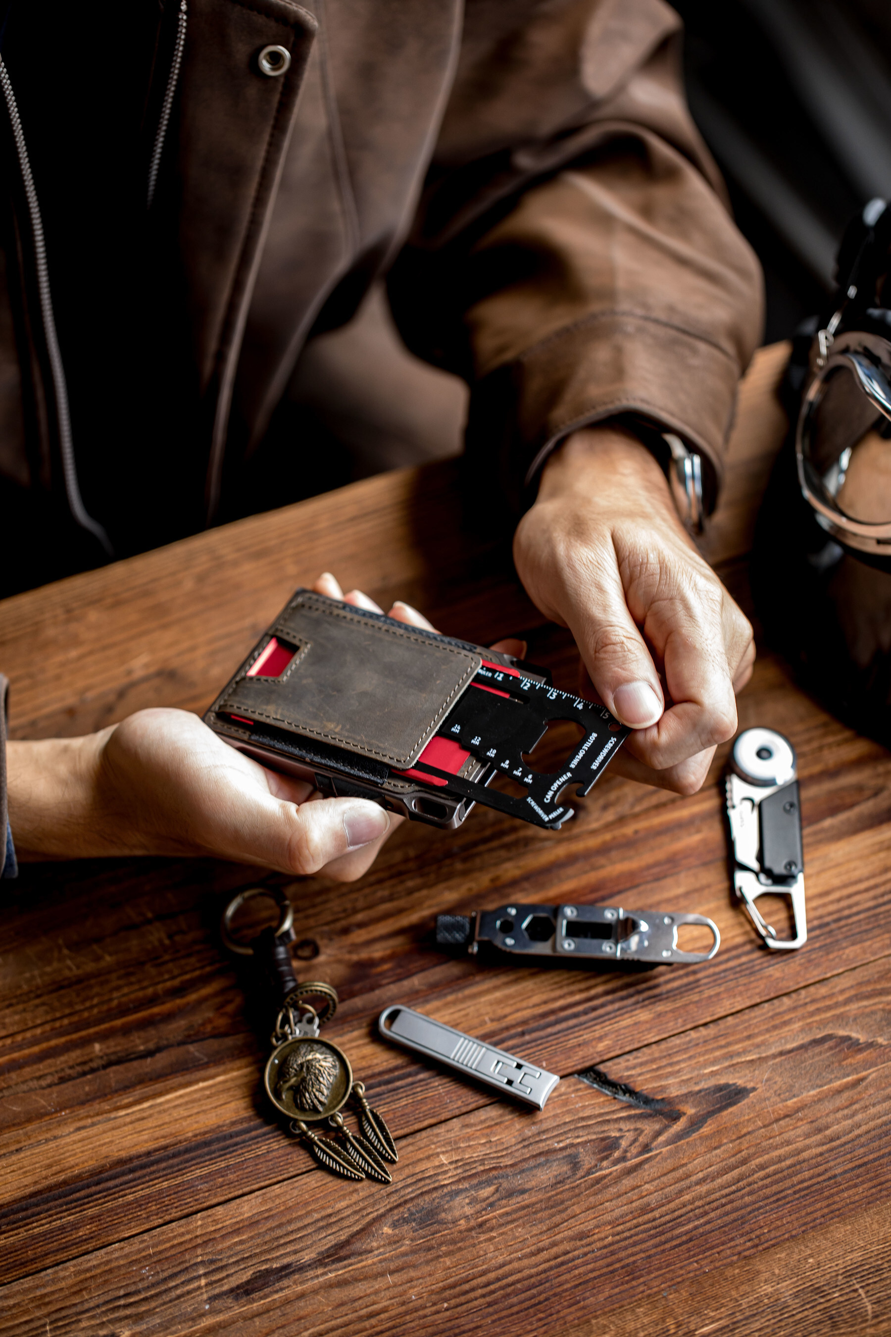 Black Friday Gifting Essential: Lorzor Tactical Wallet Wows with Premium Design & Exclusive Deals