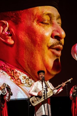 Winner Hamad El Kasir rouses the packed house at the Aga Khan Music Awards Ceremony, Queen Elizabeth Hall at London’s Southbank Centre.
Photo by Joao Peixoto Winner Hamad El Kasir rouses the packed house at the Aga Khan Music Awards Ceremony, Queen Elizabeth Hall at London’s Southbank Centre.
Photo by Joao Peixoto