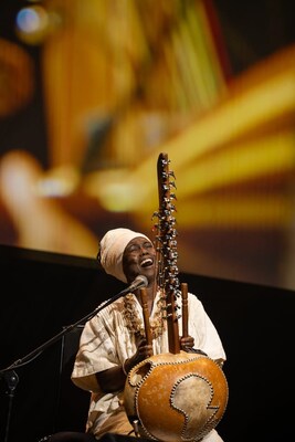 Senny Camara, winner of an Aga Khan Music Award 2025 plays for the packed Queen Elizabeth Hall at London’s Southbank Centre.
Photo by Joao Peixoto Senny Camara, winner of an Aga Khan Music Award 2025 plays for the packed Queen Elizabeth Hall at London’s Southbank Centre.
Photo by Joao Peixoto