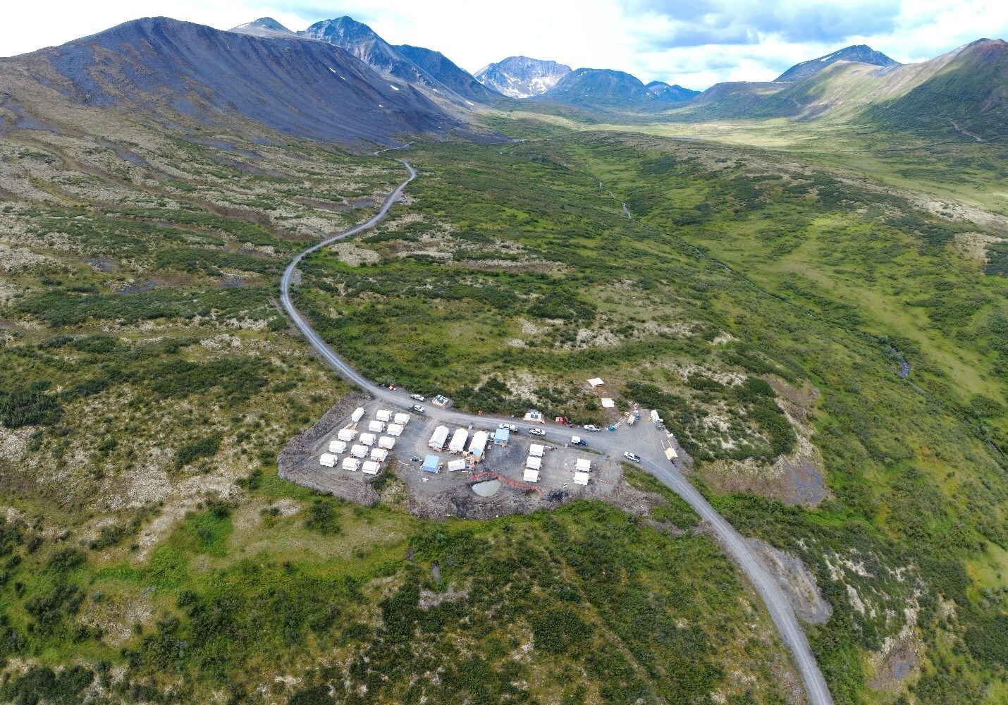 Photo 5: Newly constructed Dale camp from the air. (CNW Group/Fireweed Metals Corp.) Photo 5: Newly constructed Dale camp from the air. (CNW Group/Fireweed Metals Corp.)