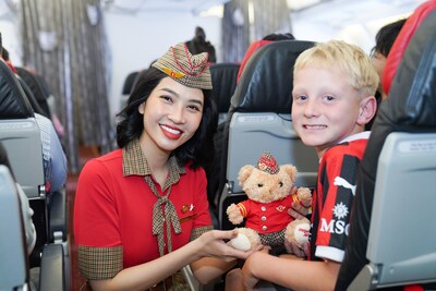 Vietjet’s cabin crew surprises a young passenger with an onboard gift