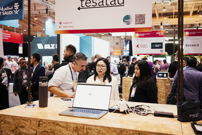 Participants in the Macao Technological Innovation Exploration in Lisbon learn about the latest innovations, explore cutting-edge technologies and industry applications, and exchange ideas with Portuguese tech enterprise representatives at the Web Summit. (PRNewsfoto/Sands China Ltd.)