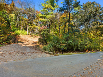 The property is set more than 200 ft off of a quiet street with no thru traffic. It’s conveniently located within minutes of the many trails and open spaces of the Warner Parks system, and within 20 mins of the heart of Nashville. NashvilleLuxuryAuction.com.