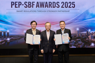 From Left: Mr Ng Cher Pong, Chief Executive Officer, IMDA | Mr Gan Kim Yong, Deputy Prime Minister and Minister for Trade and Industry | Mr Tan Chin Hwee, Chairman, SGTraDex Services