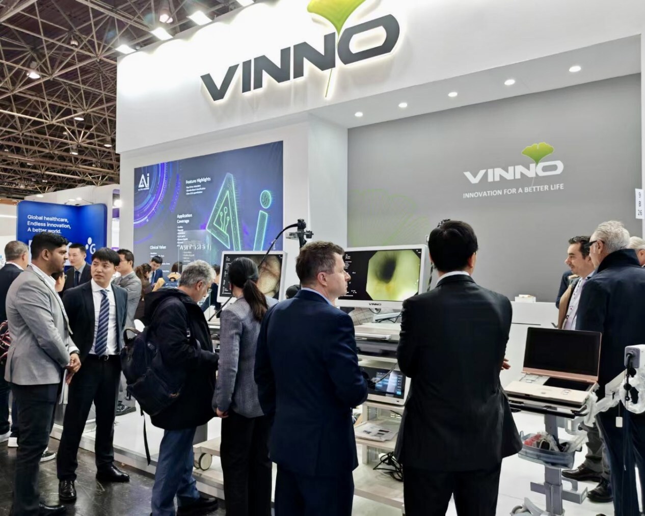 VINNO präsentiert auf der MEDICA 2025 die Integration von „Sound, Licht und Luft