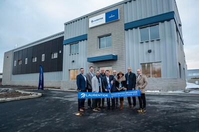 De gauche à droite: Félix Meloche (Directeur Marketing, Michael Donnini (Vice-Président, PSS), Michel Brisebois (Directeur, IRS), Maxime Valiquette (Directeur général, PHS Canada), Steve Dustin (Président-directeur général), Michael Mogianesi (Directeur général, Liquiteck), Angela Badrieh (Vice-présidente, Ventes et Marketing), Michel Portelance (Vice-président, Croissance stratégique et Marketing), George Hatzigeorgiou (Directeur financier). (Groupe CNW/Contrôles Laurentide)