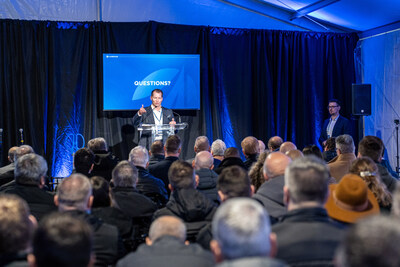 Mr Steve Dustin, Laurentide Controls' President and Chief Executive Officer, answering questions from the media. (CNW Group/Laurentide Controls)