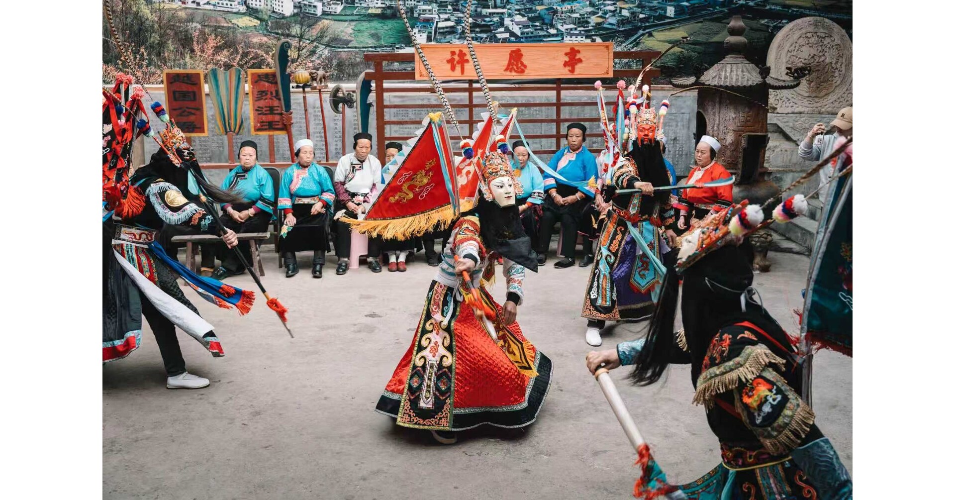 Guardians of an ancient migration