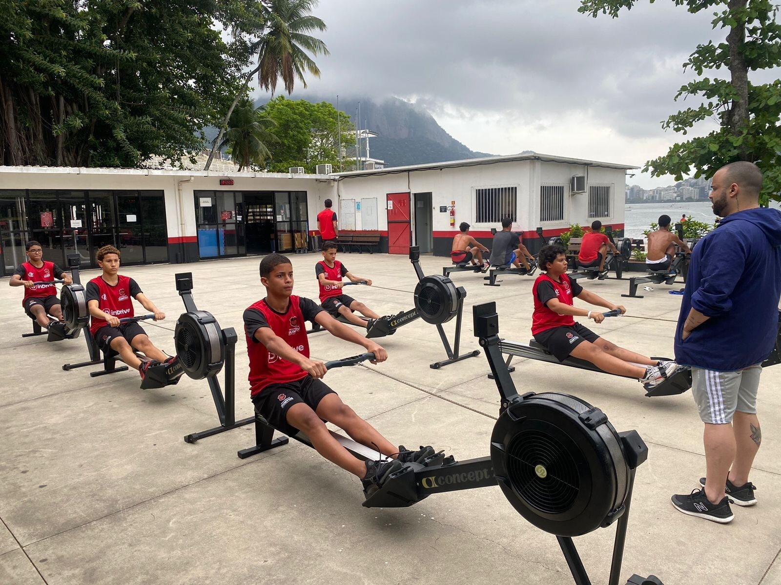 Unable to view the image, Please provide a valid URL.