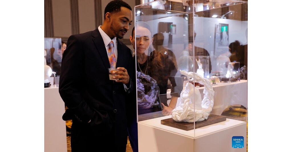 Xinhua Silk Road: Ausstellung &uuml;ber chinesisches Dehua-Wei&szlig;porzellan startet in Los Angeles