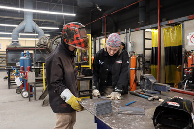 Secondary school educators across Canada will benefit from the CWB Foundation’s new Equipment and Technology Advancement Program, designed to strengthen welding education through upgraded equipment, modern technology, and industry-supported resources. (CNW Group/CWB Welding Foundation)