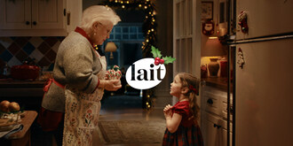 Les grands-parents g&#226;teaux au c&#339;ur de la campagne des F&#234;tes du Lait (Groupe CNW/Les Producteurs de lait du Qu&#233;bec)