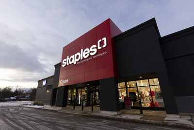 Staples Canada, The Working and Learning Company, is redefining its retail experience with the opening of a new, brand-defining store in Burlington, Ontario that brings the company's EASY promise to life through innovative merchandising, expanded product categories, and new shopping experiences. (CNW Group/Staples Canada ULC)