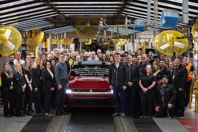 Stellantis officially launches production of the all-new, SIXPACK-powered, two-door 2026 Dodge Charger Scat Pack at the Windsor Assembly Plant in Windsor, Ontario. The new Charger Scat Pack features a high-output 3.0-liter Twin Turbo Hurricane inline-six engine, delivering 550 horsepower and 531 lb.-ft. of torque, with an impressive 0–60 mph time of just 3.9 seconds, and joins the growing Dodge Charger multi-energy lineup, which includes two- and four-door models, internal combustion engine and all-electric powertrain options with ranges from 420 to 670 horsepower. SIXPACK-powered Charger Scat Pack vehicles will begin arriving at dealerships later this month. (CNW Group/Stellantis North America)