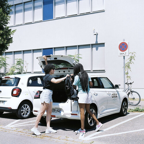 L'autopartage avec Citiz - Crédit photo : Christophe Urbain (PRNewsfoto/Citiz)