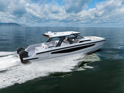 The all-new Aquila 45 Sport power catamaran The all-new Aquila 45 Sport power catamaran