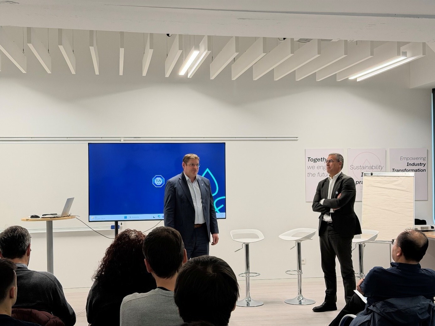 Unable to view the image, Please provide a valid URL.