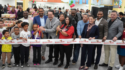Food solutions company SpartanNash®, a member of the C&S Wholesale Grocers family of companies, recently celebrated the grand opening of its fifth Supermercado Nuestra Familia® location - expanding the retail banner and the Company’s footprint into Topeka, Kan.